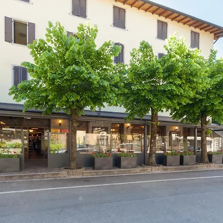 Hotel Ristorante Il Ponte 2*